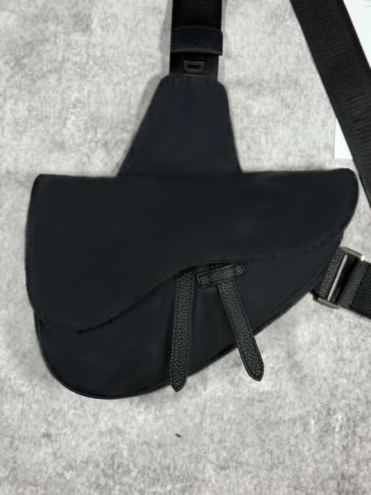 BLACK SADDLE BAG (physical)